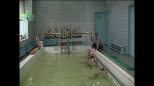 Занятие по плаванию во второй младшей группе детского сада.