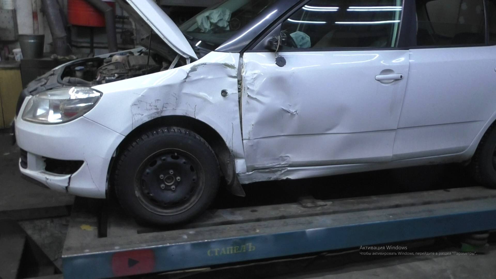 Škoda Fabia удар в водительскую стойку ч.1