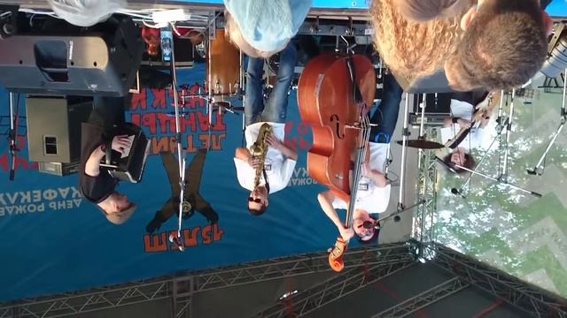 Billy's Band - Поваляемся (live @ Дудки, Музеон) смотреть онлайн