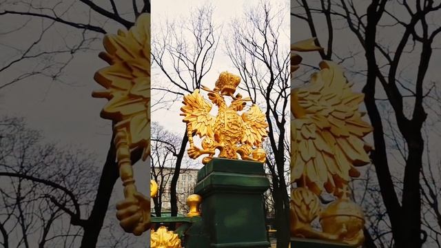 У домика Петра L.
Петровская набережная.