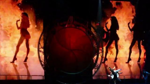 TINA TURNER - GOLDEN EYE LIVE смотреть онлайн