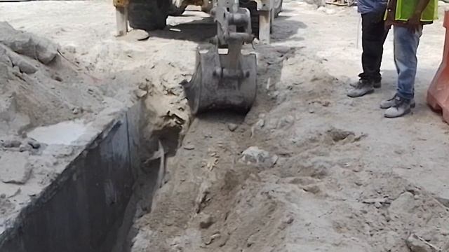 How do You Dig a Trench With JCB? JGS TOM WORKSHOP смотреть онлайн