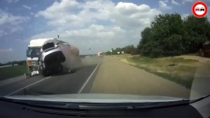 Невнимательные торопыги попадают в аварии сами и вовлекают в ДТП невиновных автолюбителей.