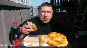 мукбанг/обжор/перекус на свежем воздухе Чебурек с говядиной,самса с курицей,сырная лепёшка/