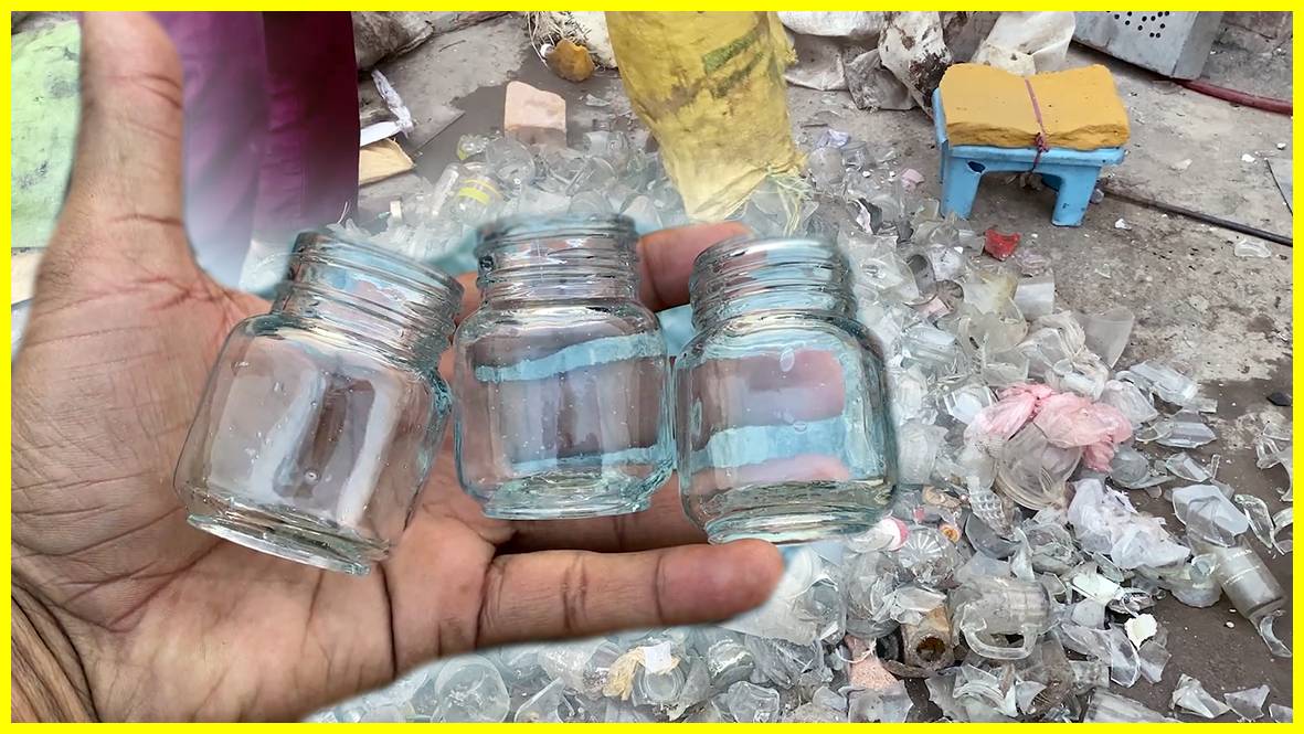 Производство стеклянных баночек из мусора, как это делают в Пакистане! смотреть онлайн