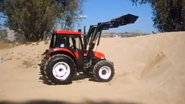 Tractor YTO X904 Con Pala Frontal смотреть онлайн