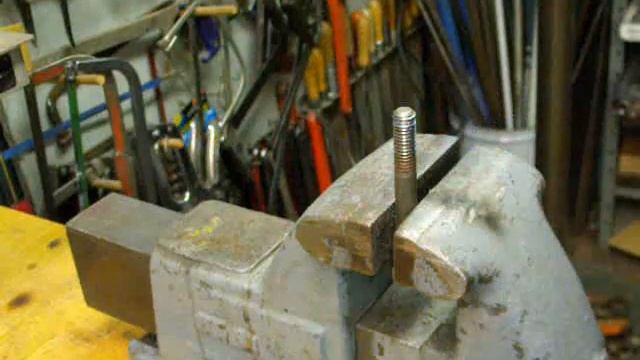 MACHINE SHOP TIPS #12 Thread Repair (male) tubalcain смотреть онлайн