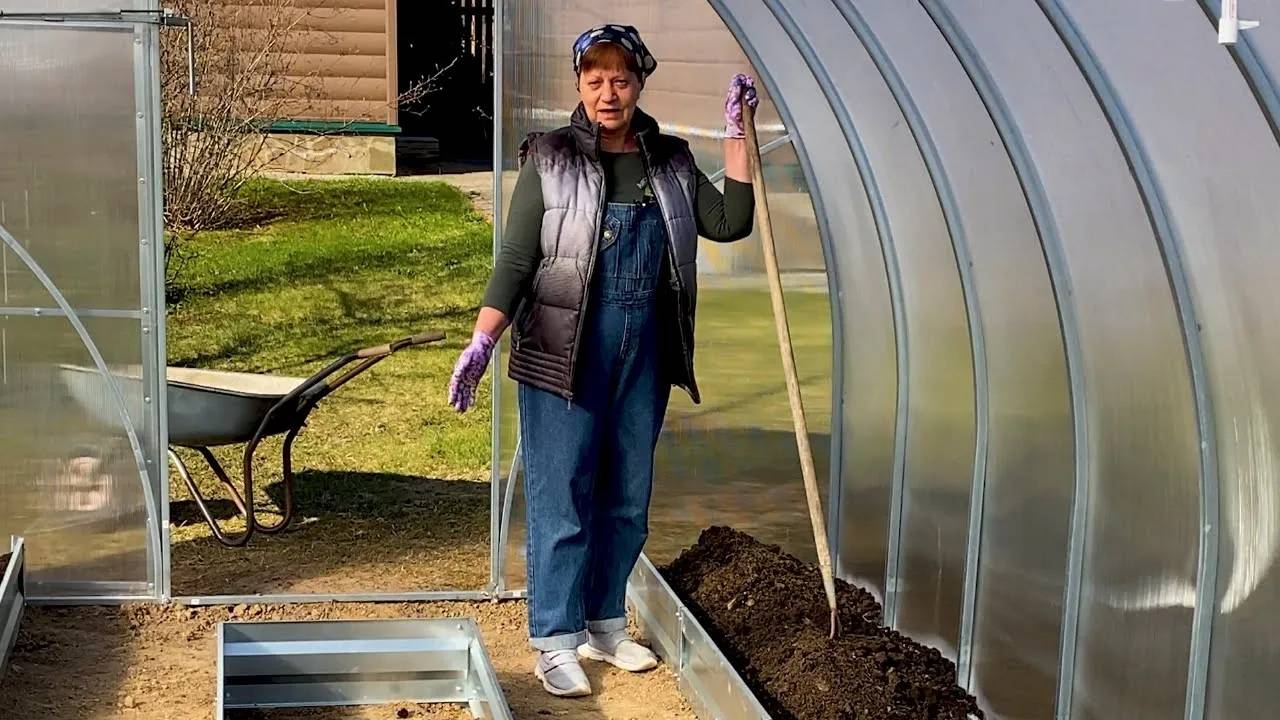Грядки в теплице. Интересное решение. смотреть онлайн