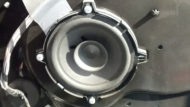 Замена штатных динамиков под штатные размеры Lada Granta на Piranha 130 v.2 от DL AuDiO смотреть онлайн