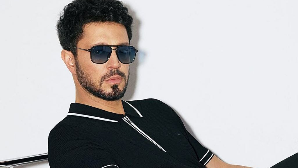 Турецкий певец, музыкант Мурат Боз с фотосессией смотреть онлайн