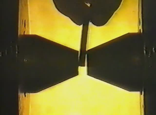 Физика. Опыты. Электричество и магнетизм. Магнитостатика. Падение тел в неоднородном магнитном поле смотреть онлайн