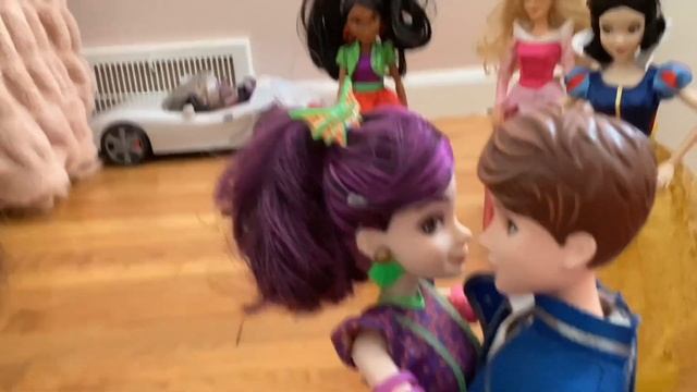 Barbie Princess charm school Break dance (recreation) request by @idontknow19151 смотреть онлайн