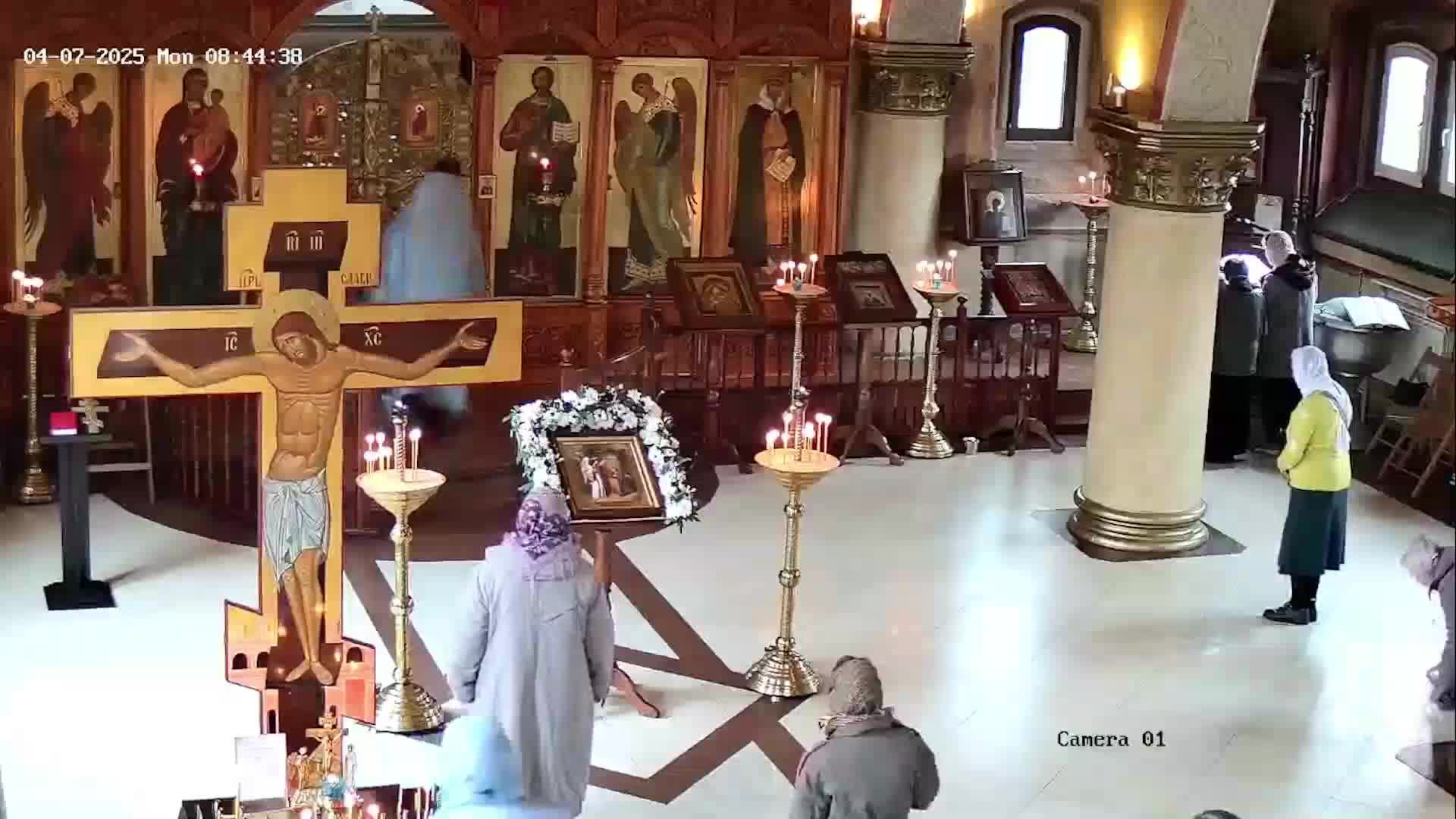 Божественная литургия. 7.04.2025 в 9-00. смотреть онлайн