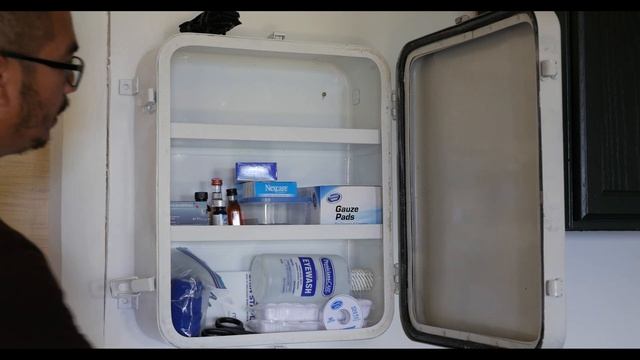 OFF GRID MEDICAL ESSENTIALS | Vintage Medicine Cabinet Makeover смотреть онлайн