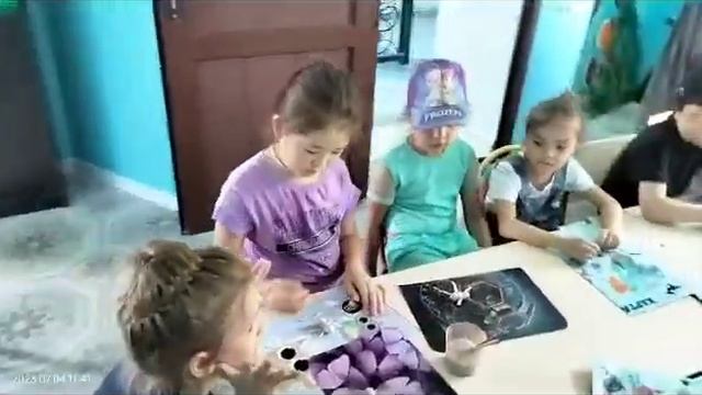 В садике лепят из глины паука #паук #лепкаизглины #воспитатель #детскийсад смотреть онлайн