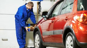 Техосмотр авто в 2025 году: эксперт рассказал обязательно ли его проходить и кому