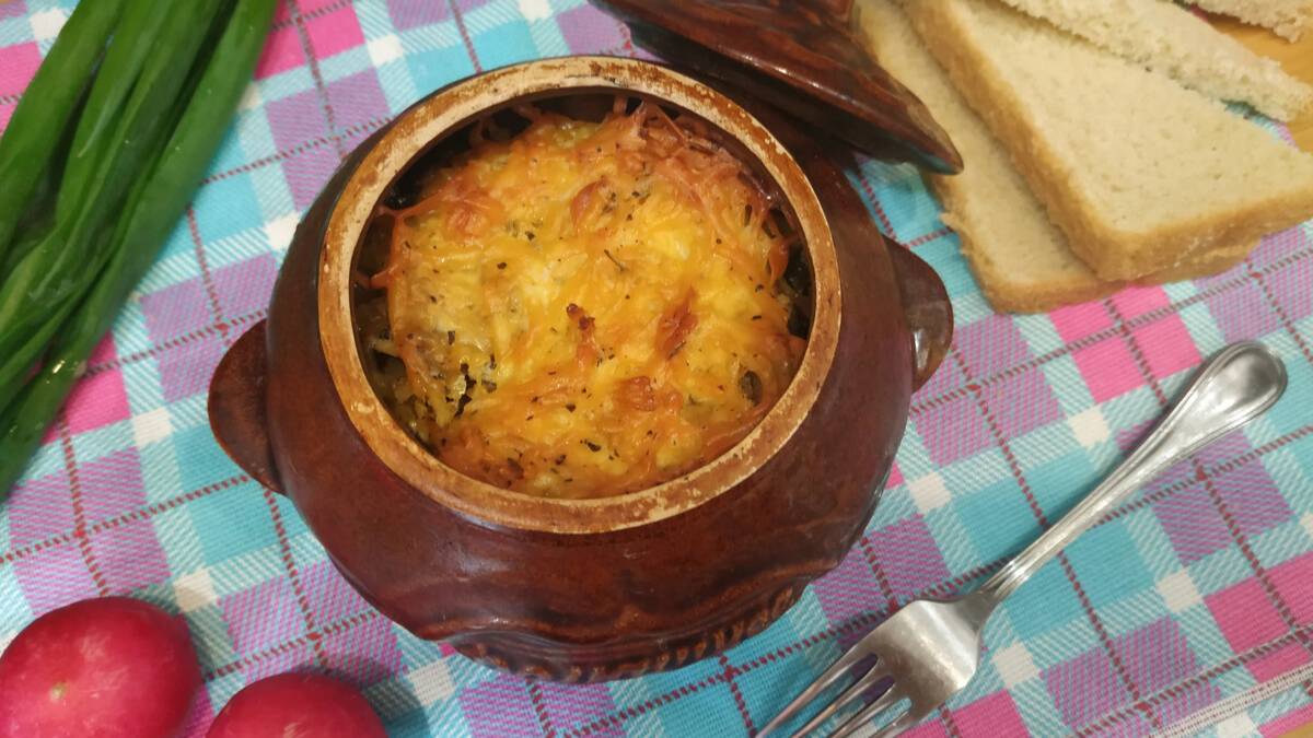 Аппетитное жаркое в горшочках из куриного мяса с грибами смотреть онлайн