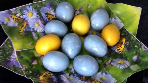 Как легко, просто и красиво покрасить яйца на пасху натуральными красителями.