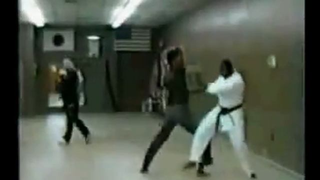 Bobby Joe Blythe karate instructor beats mentally retarded man on MUSIC смотреть онлайн