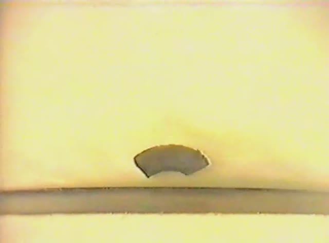 Физика. Опыты. Электричество и магнетизм. Магнитостатика. Высокотемпературная сверхпроводимость смотреть онлайн