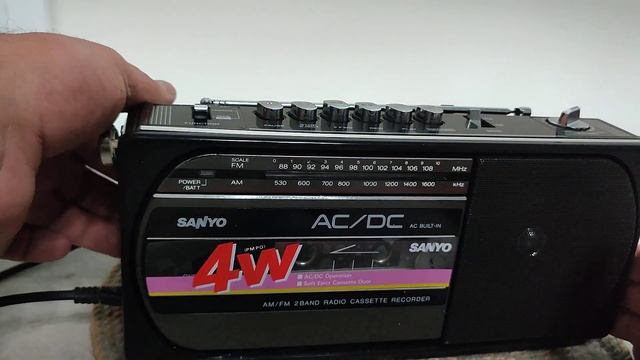 магнитофон sanyo и часы смотреть онлайн