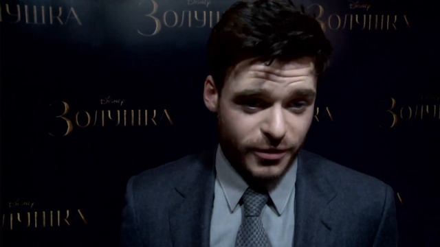 Richard Madden Interview - Cinderella Moscow Premiere смотреть онлайн