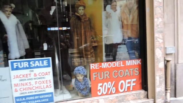 Mannequin Dresser Gives Me The Finger смотреть онлайн