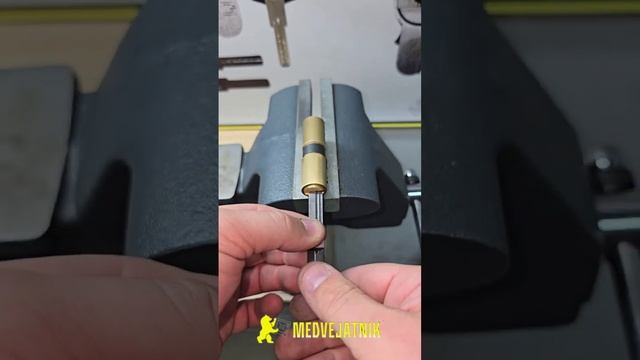 Универсальный сверт для перфорированых замков #gerda#nio5#apecs#amig#fuaro#Mul-t-lock смотреть онлайн