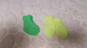 Носочки для новорожденного на двух спицах