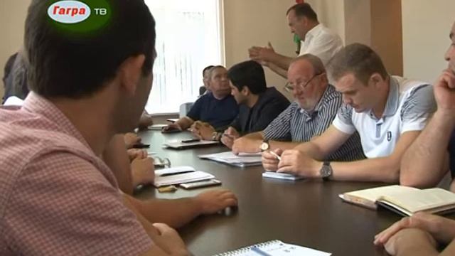 Прошло заседание комиссии по вопросам курорта, туризма и торговли Собрания Гагрского района смотреть онлайн