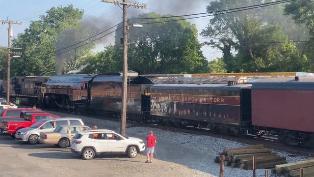 Norfolk and Western 611 steam locomotive J class -Queen of Steam - Spirit of Roanoke. Chase 5 video смотреть онлайн