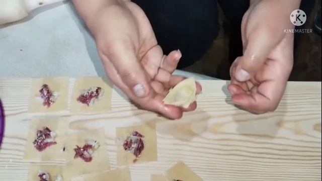 We make delicious dumplings at home // Готовим вкусные вареники дома смотреть онлайн