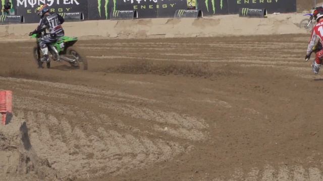 Geerts and Watson battling for podium positions in world championship MX2 смотреть онлайн