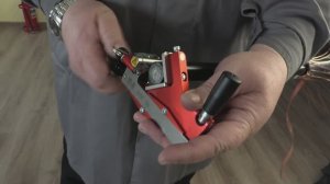 Снятие проводящего слоя кабеля с изоляцией из сшитого полиэтилена инструментом FBS-1