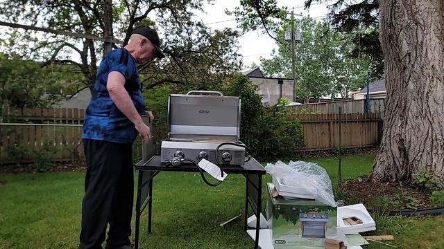 NXR Three Burner BBQ Unboxing and Setup смотреть онлайн