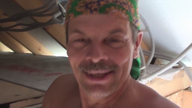 Работы громадьё// Утепляю чердак один, что то делаю по отделке дома - бани смотреть онлайн