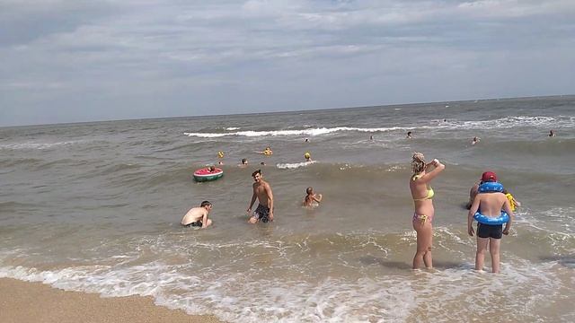 Выходим из теплых волн 🌊 Азовского моря, пойдём обедать в станице Голубицкая в кафе Арфей