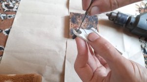 Ремонт крепления дверцы холодильника - обломался штырёк на петле.