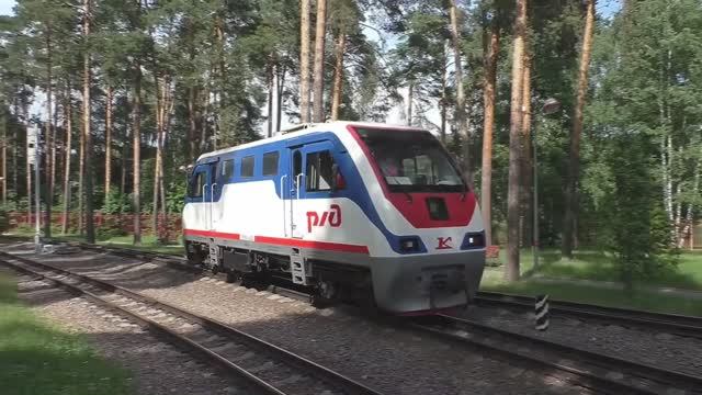 Московская детская железная дорога. Тепловоз ТУ10-032 выполняет манёвры.