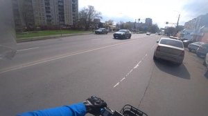 Забирают электровелосипеды у курьеров