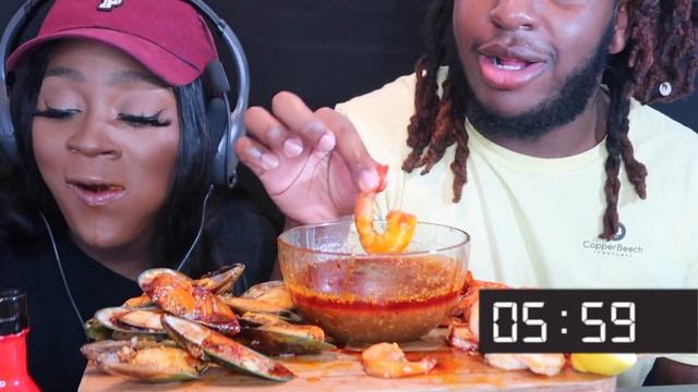 30 2X SPICY GREEN LIP MUSSEL & 30 2X SPICY JUMBO SHRIMP IN 10 MIN SEAFOOD BOIL MUKBANG | QUEEN BEAS смотреть онлайн