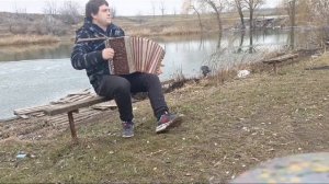 Матушка-Земля в мужском исполнении под гармонь