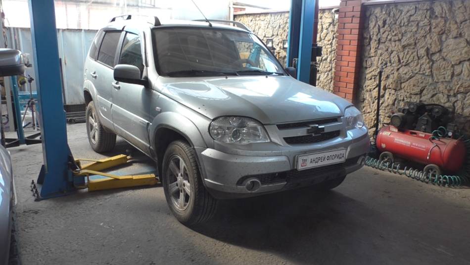 Замена гидронатяжителя ГРМ на автоматический на Chevrolet Niva 4х4  Шевроле Нива 2016 года