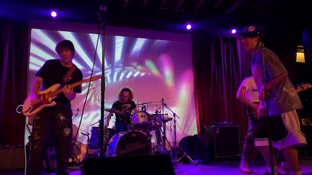 (new song) bye butterfly - LAUNDRY DAY live in brooklyn смотреть онлайн