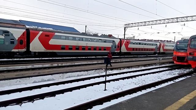 ЭП20-066 с фирменным скорым двухэтажным поездом 4 Москва Кисловодск