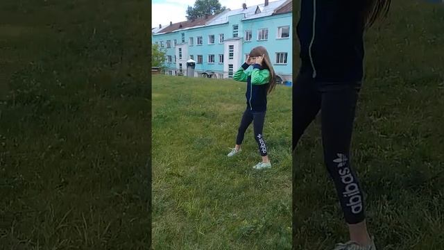 Как научится делать колесо и шпагат смотреть онлайн