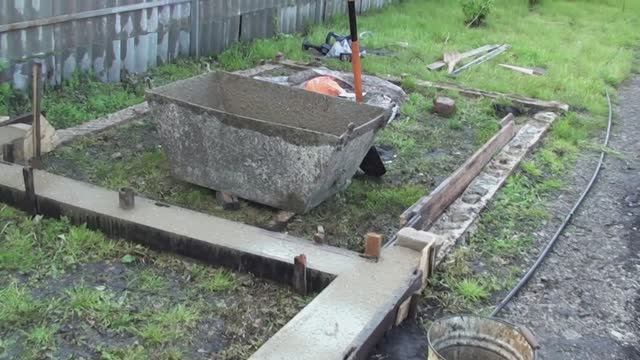 Как самому залить фундамент под хозблок// Потерянное видео смотреть онлайн