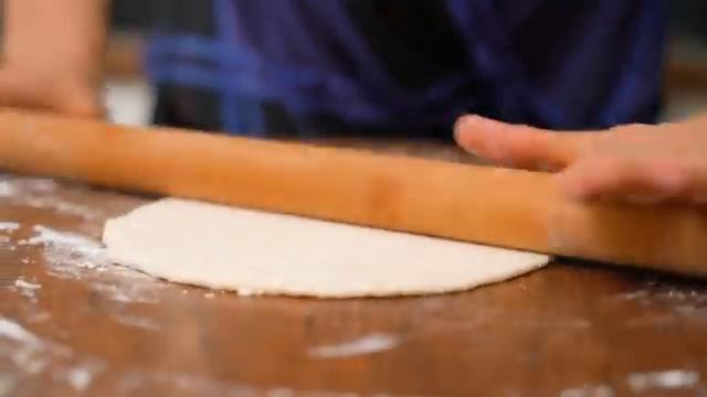 Пицца за 10 минут на сковороде! Тесто БЕЗ майонеза и сметаны! смотреть онлайн