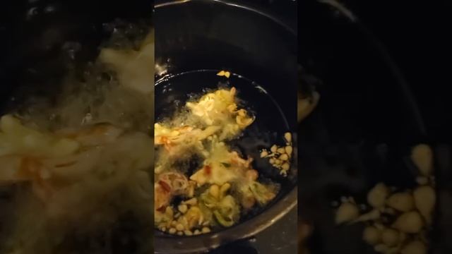 ужин в Швейцарии: копчёное мясо и фритированый болгарский перец))) смотреть онлайн