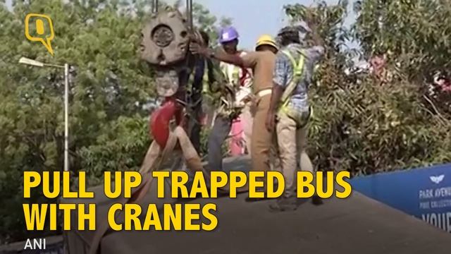 The Quint: Chennai’s Anna Salai Caves in, Bus and Car Trapped in Giant Crater смотреть онлайн